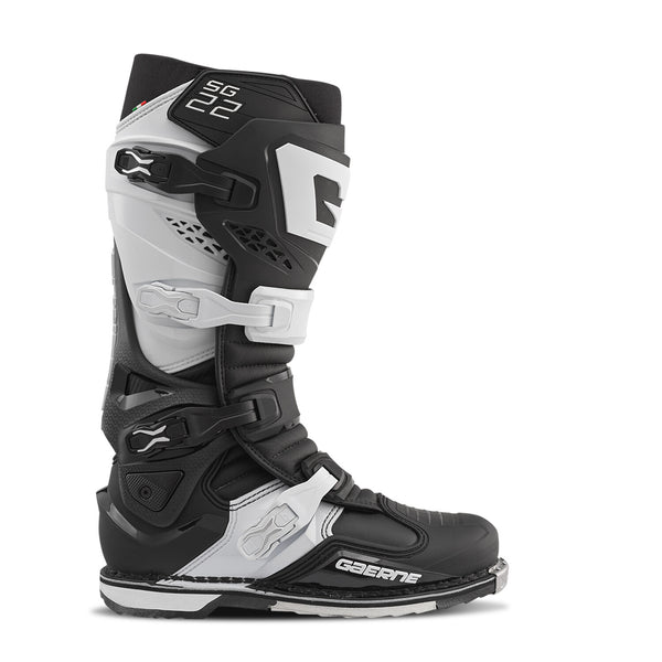 SG22 BOOTS BLACK/WHITE SZ