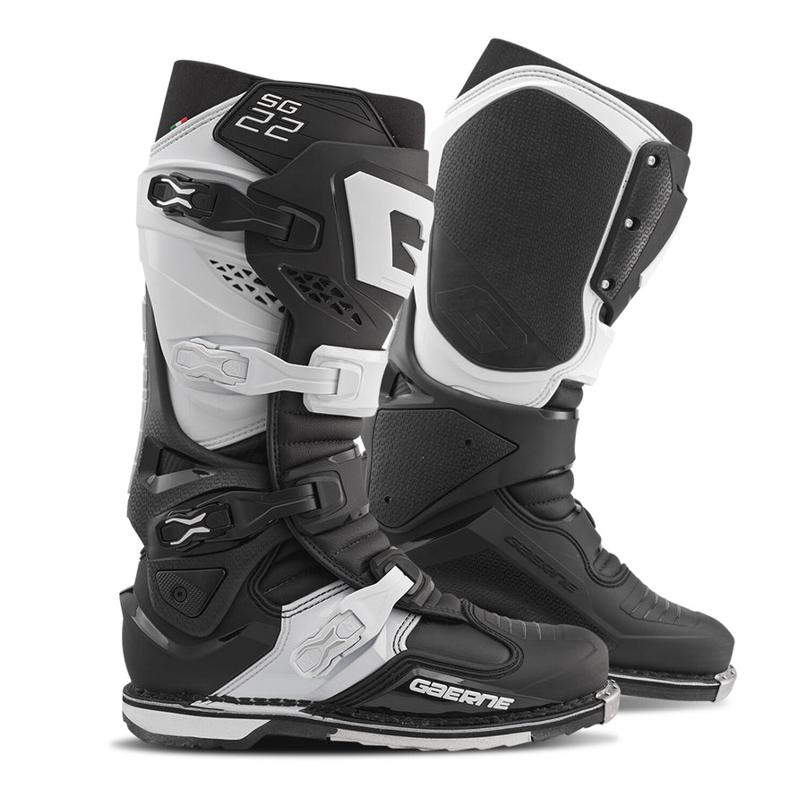 SG22 BOOTS BLACK/WHITE SZ 8