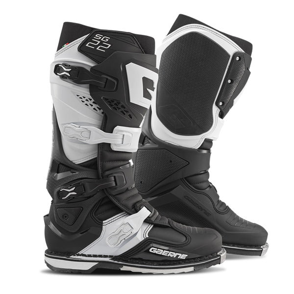 SG22 BOOTS BLACK/WHITE SZ 8