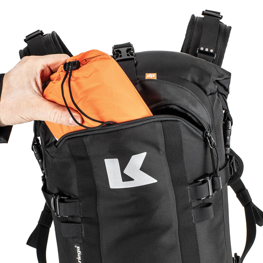 R22 BACKPACK BLK
