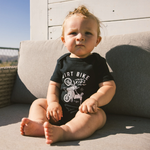 12 O'CLOCK ONESIE BLACK NEWBORN