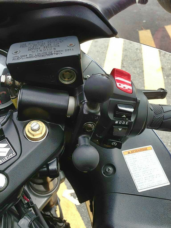 BRAKE/CLUTCH RESERVOIR BASE W/2 1" BALLS