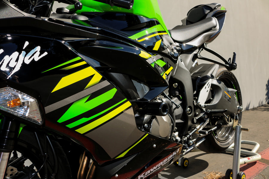 PR/FRAME SLIDERS BLACK KAW